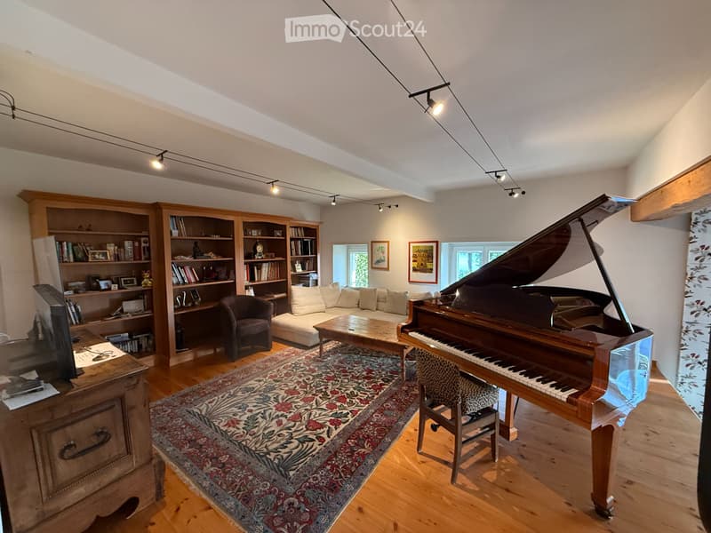House of exceptional beauty with sublime lake view in the heart of the village (7)
