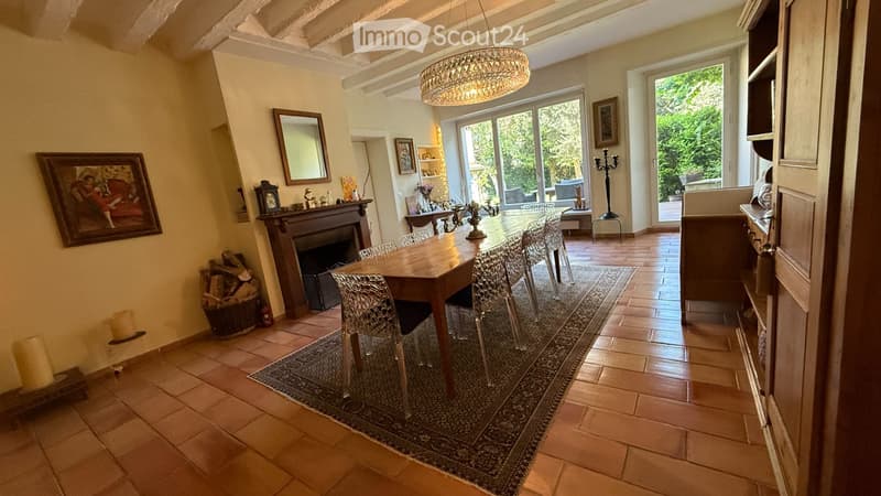 House of exceptional beauty with sublime lake view in the heart of the village (4)