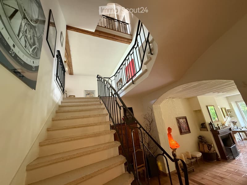 House of exceptional beauty with sublime lake view in the heart of the village (10)
