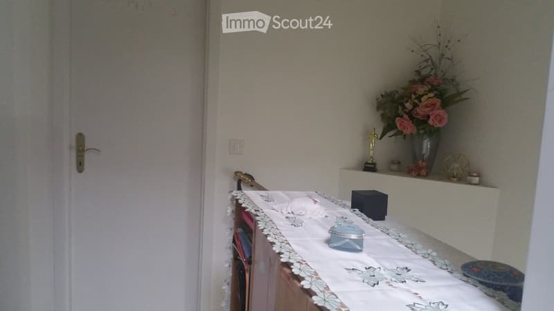Beautiful room for rent for a young woman (4)