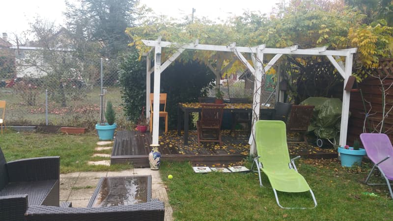 Beautiful room for rent for a young woman (5)