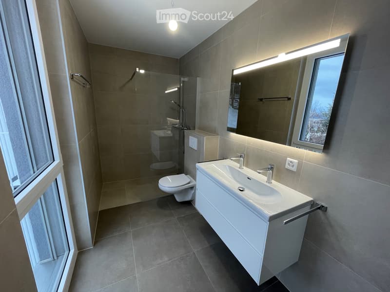 Neue Wohnung mit Terrasse und Aussicht (2)
