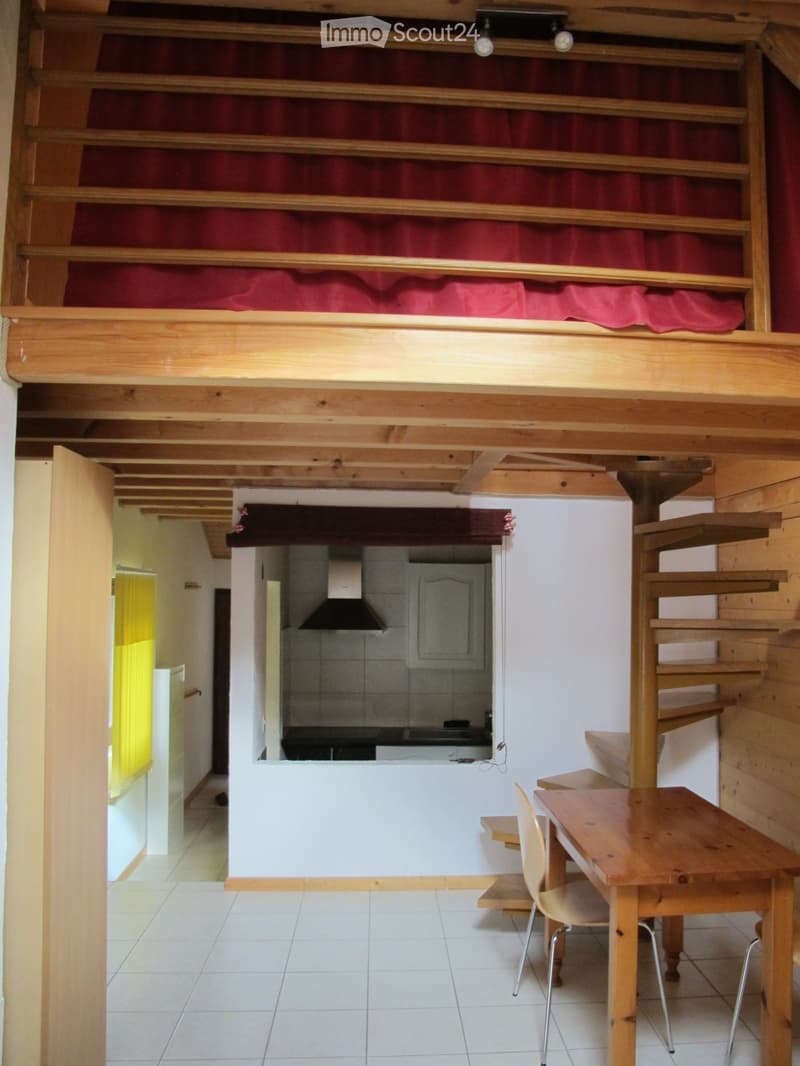 Zu vermieten in Chalet, möblierte 2-Zimmer-Wohnung (2)