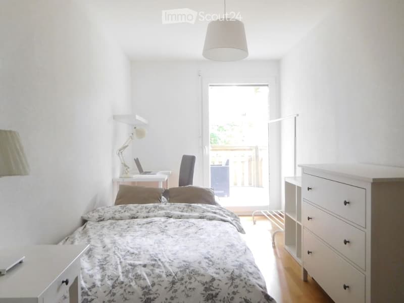 Zimmer mit Möbeln in den Höhen von Lausanne (8)