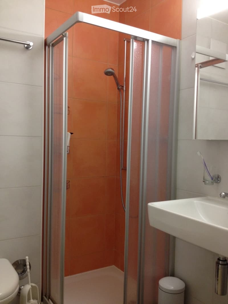 Zimmer mit Möbeln in den Höhen von Lausanne (7)