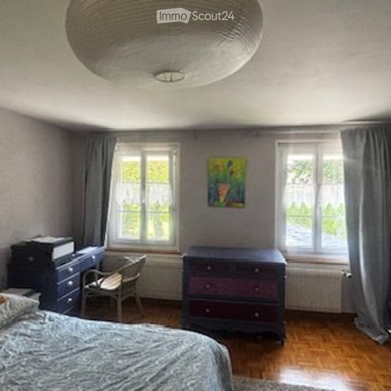 Ideales Zimmer als Wohnung, Büro oder Behandlungsraum (1)