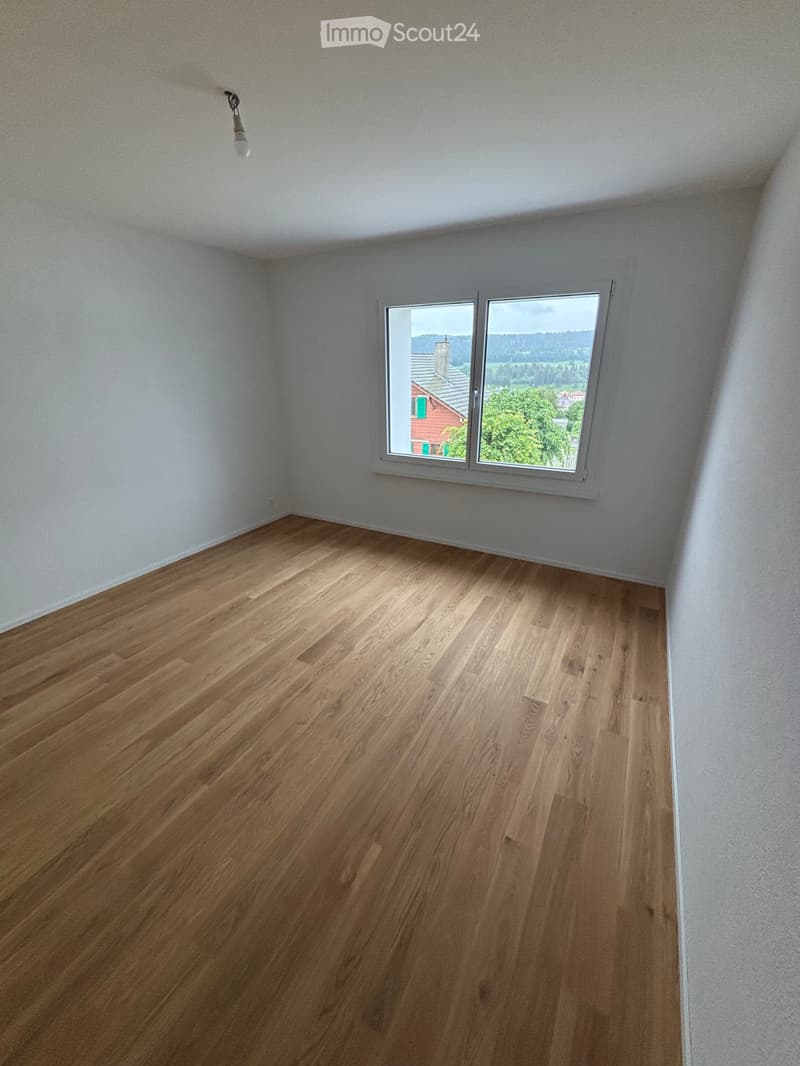 Neue Wohnung zur Miete in Breuleux mit Garage (5)