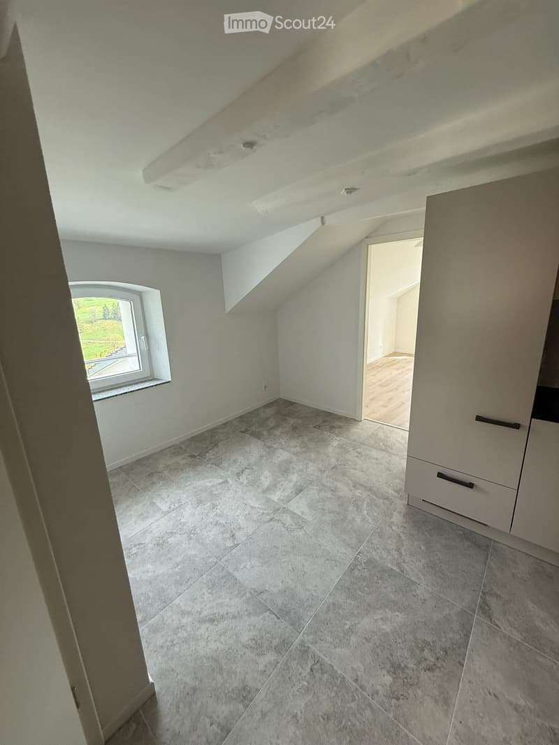 Wohnung 4,5 Zimmer zur Miete in La Côte-aux-Fées - 1. Stock (3)