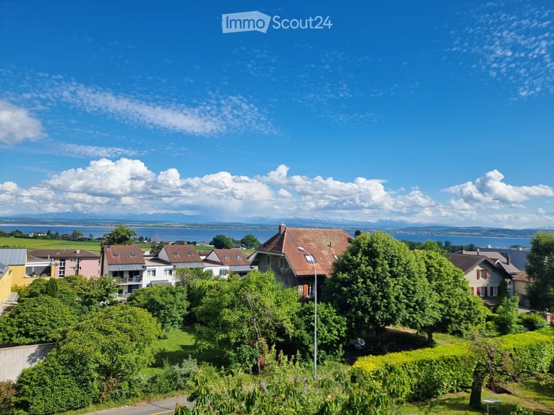 À louer Appartement 4 pièces avec balcon et vue sur le lac (1)