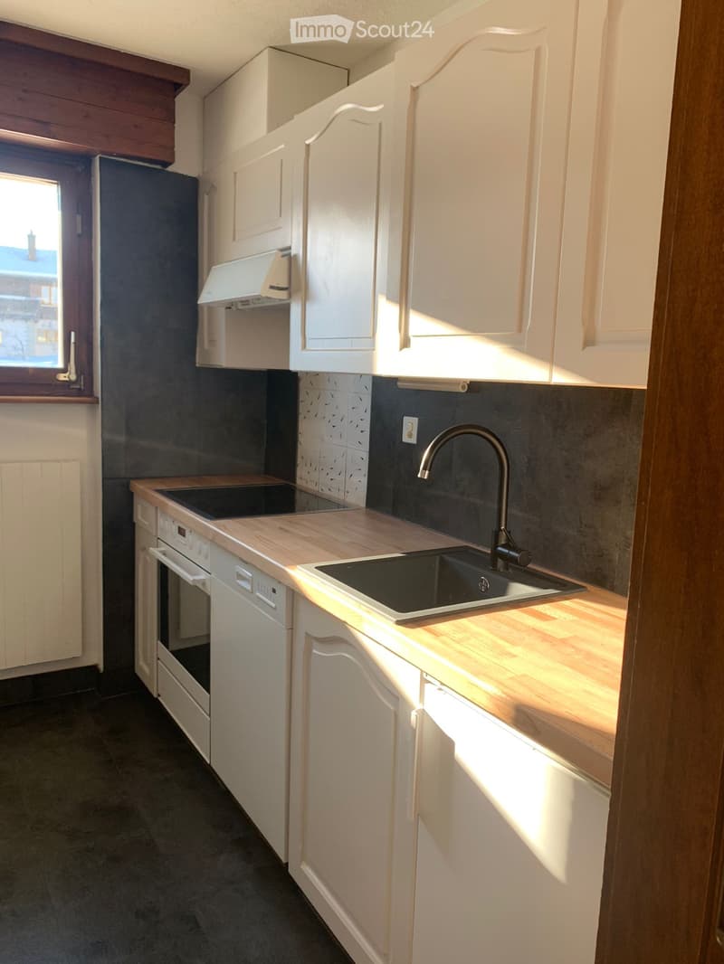 Zu vermieten großes 4.5-Zimmer-Apartment in Venthône mit Garage-Box (2)
