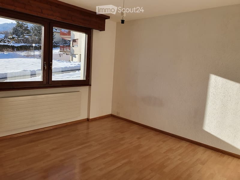 Zu vermieten großes 4.5-Zimmer-Apartment in Venthône mit Garage-Box (3)