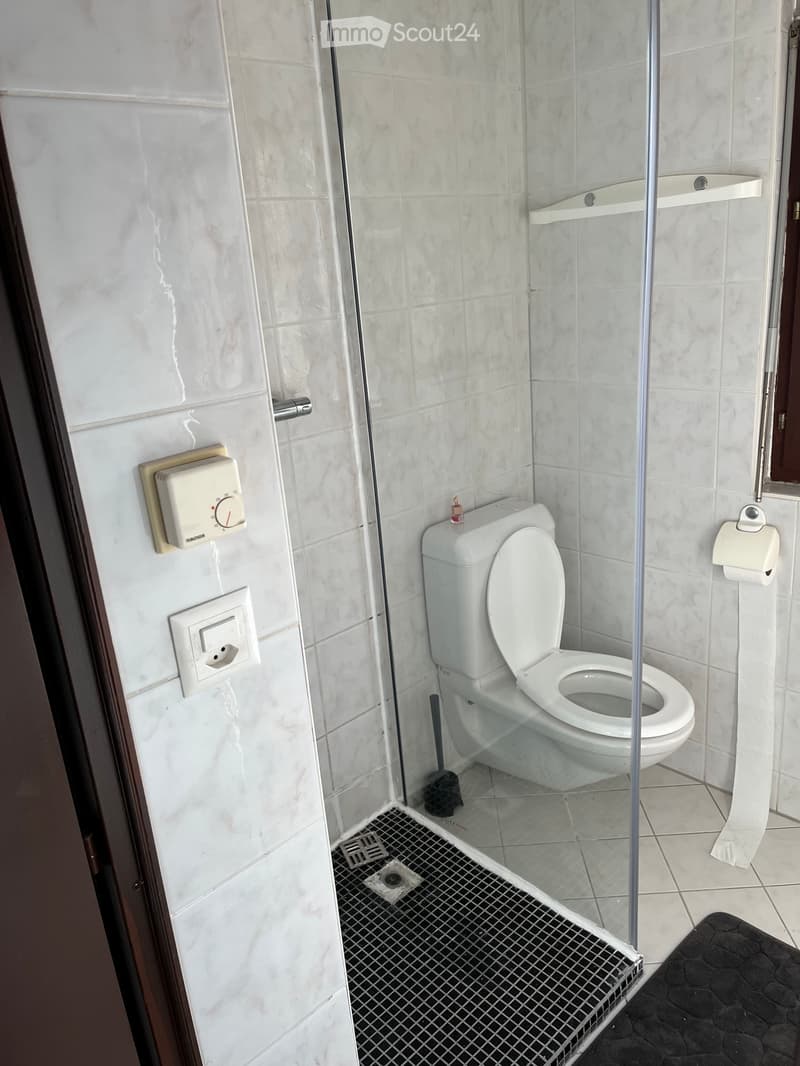 Room in shared accommodation (5)