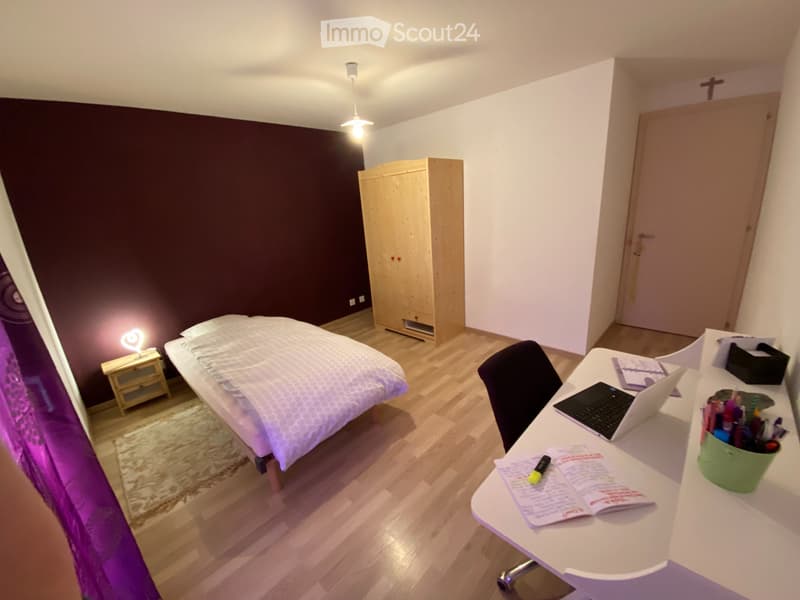 Camera arredata in casa dei residenti (1)