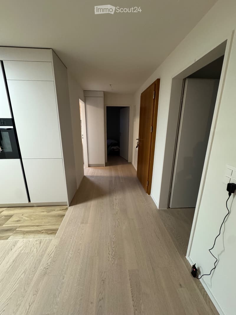 Modern 3.5-room apartment with balcony and garage in Winkel (4)