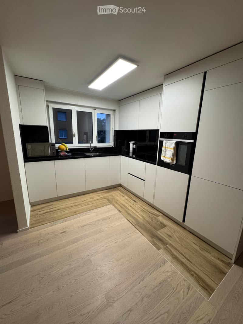 Modern 3.5-room apartment with balcony and garage in Winkel (3)