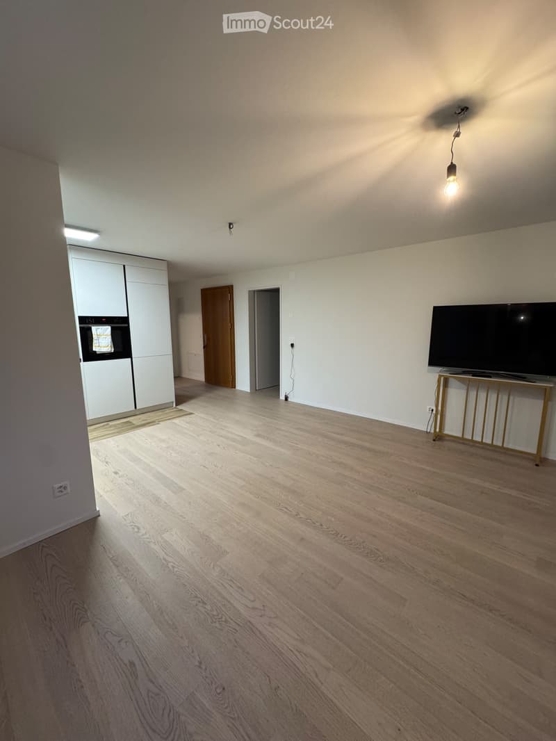Modern 3.5-room apartment with balcony and garage in Winkel (2)