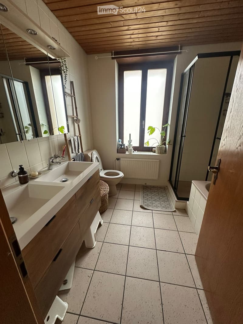 Spacieux 4,5 pièces au centre de Corgémont avec cheminée (3)