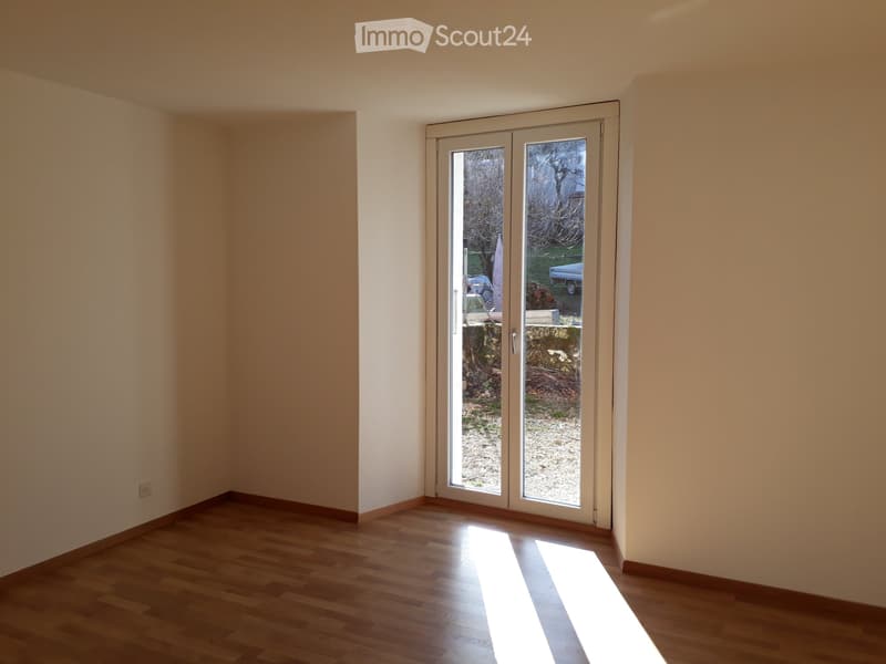 Ein Apartment mit 3.5 Zimmern und Terrasse in Saules (NE), Doloires 21 (3)
