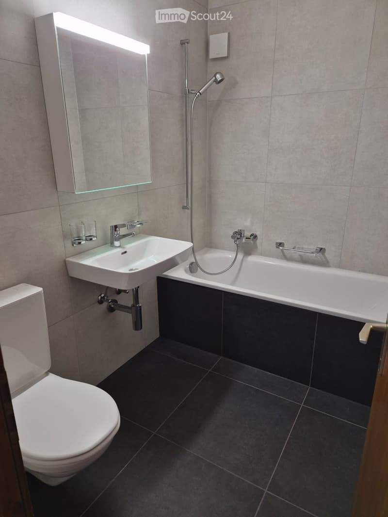 Ein Apartment mit 3.5 Zimmern und Terrasse in Saules (NE), Doloires 21 (4)