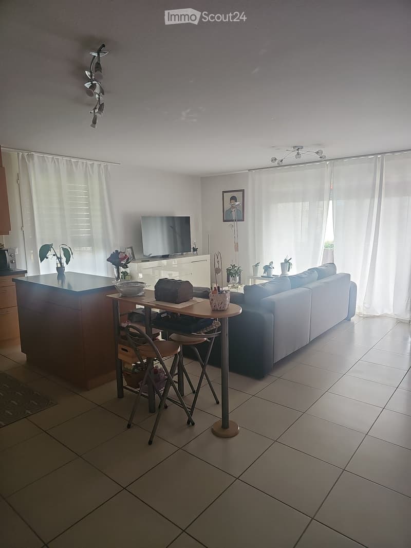 Schönes möbliertes Zimmer (4)