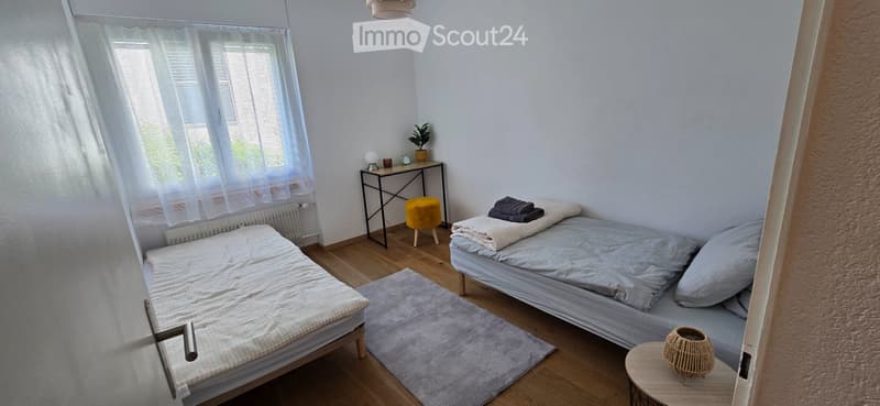 Appartement rénové de 3,5 pièces au rez-de-chaussée surélevé à Erlach (8)