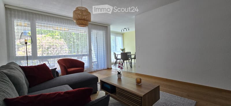 Appartement rénové de 3,5 pièces au rez-de-chaussée surélevé à Erlach (2)