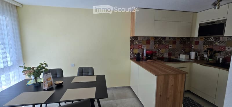 Appartement rénové de 3,5 pièces au rez-de-chaussée surélevé à Erlach (5)