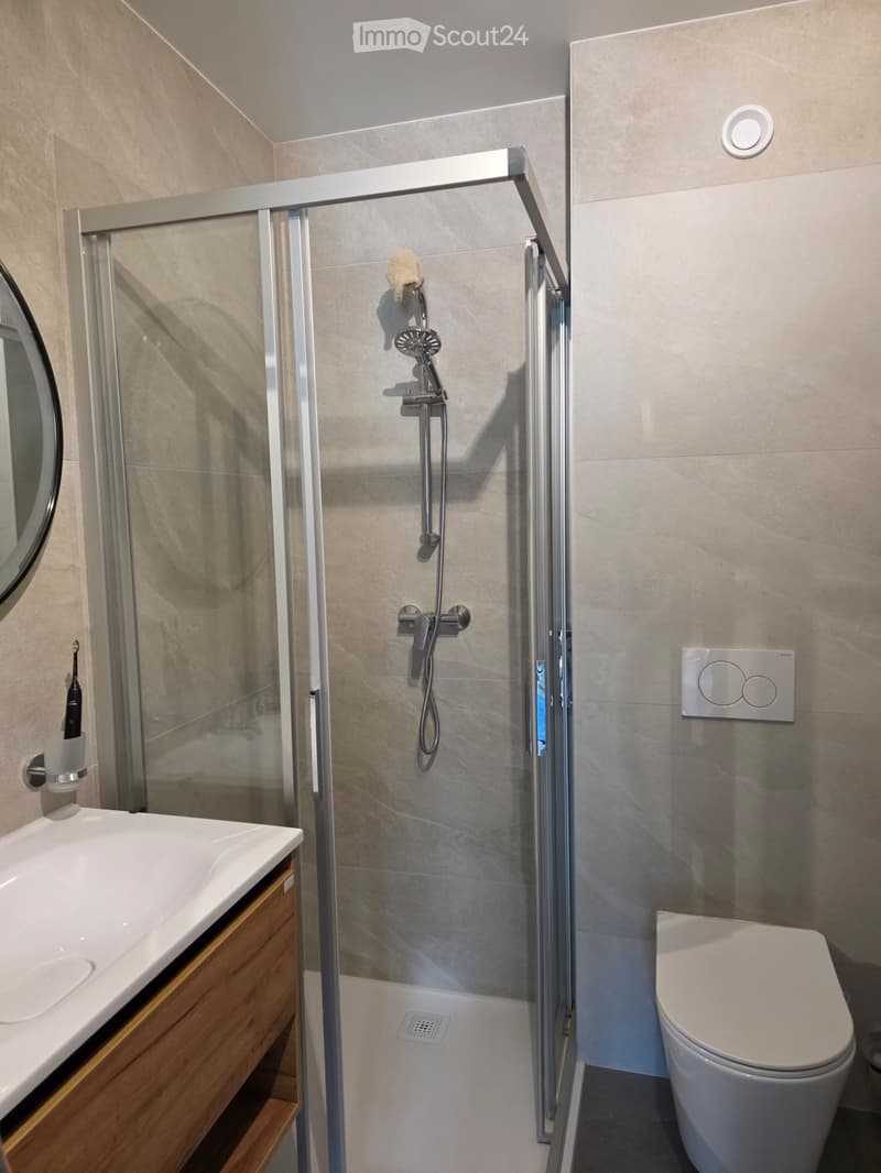 2,5 Zimmer modern und hell mit großem Balkon (4)