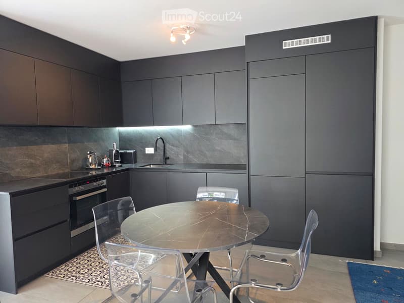 2,5 Zimmer modern und hell mit großem Balkon (3)
