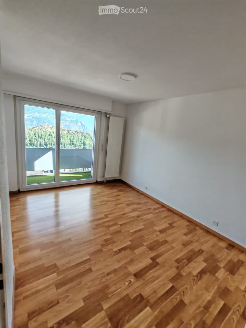 Helles 4.5-Zimmer-Wohnung mit Panoramablick (3)