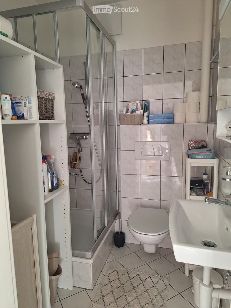 Bright studio close to public transportation (5)