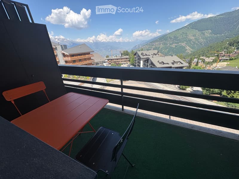 For sale a lot of 2 connecting studios (1)