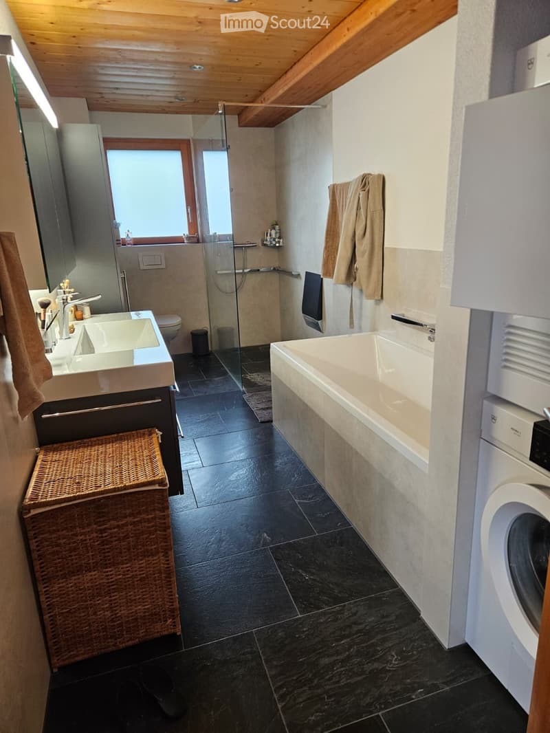 Traumhafte 3.5-Zimmer-Wohnung mit Seeblick in Oberhofen (4)