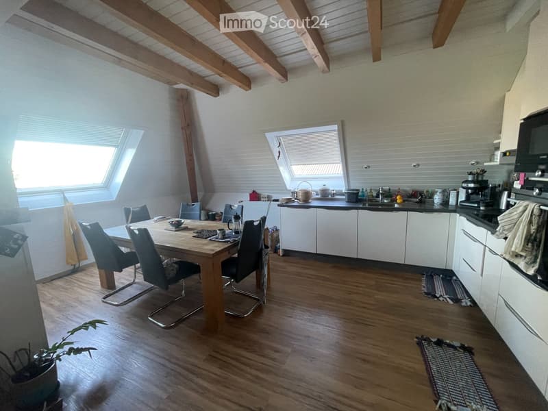 Außergewöhnliche 3. Etage-Dachgeschosswohnung (2)