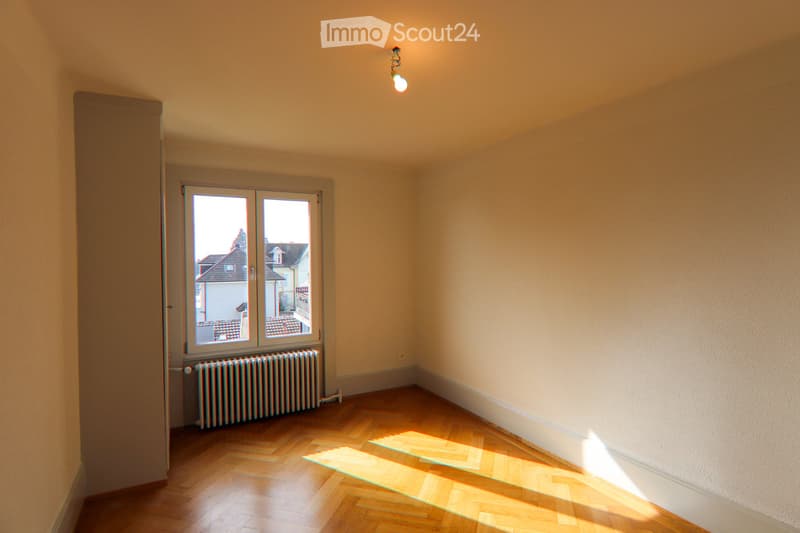 Helles Wohnzimmer mit einer atemberaubenden Aussicht auf den See (4)