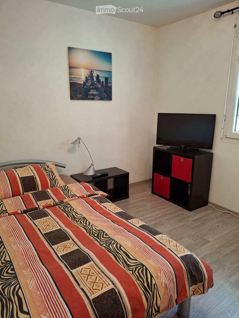 Room for rent (1)