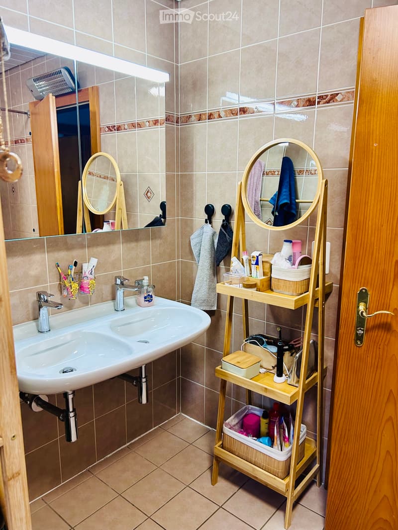 Mietvertrag für diese wunderschöne 5.5-Zimmer-Wohnung idealer Lage (3)