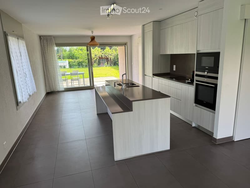 Molto bello appartamento di 4 locali di 89 m2 nel cuore del villaggio di Soral (2)