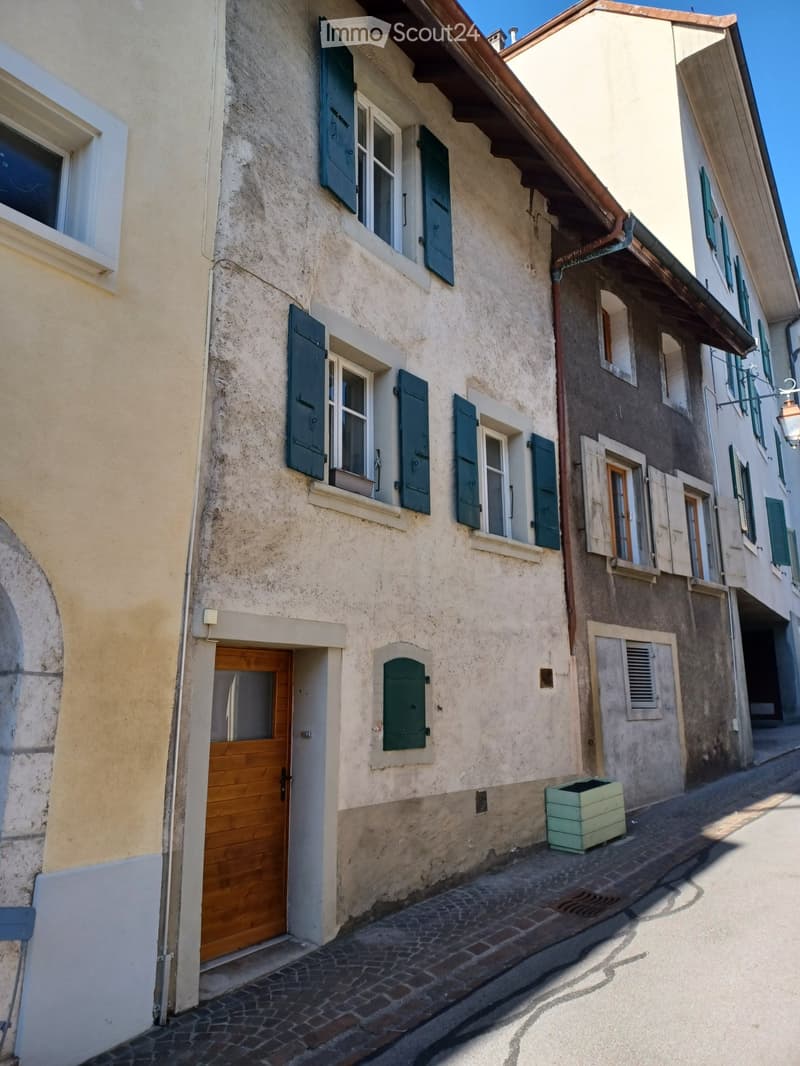 Beautiful house in the heart of Aubonne's old town (2)