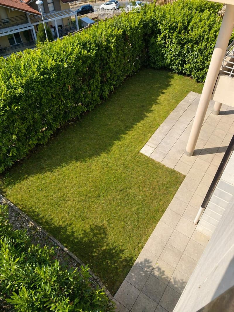 Villa mit Doppelhaus, Garten, Blick auf Genf (3)
