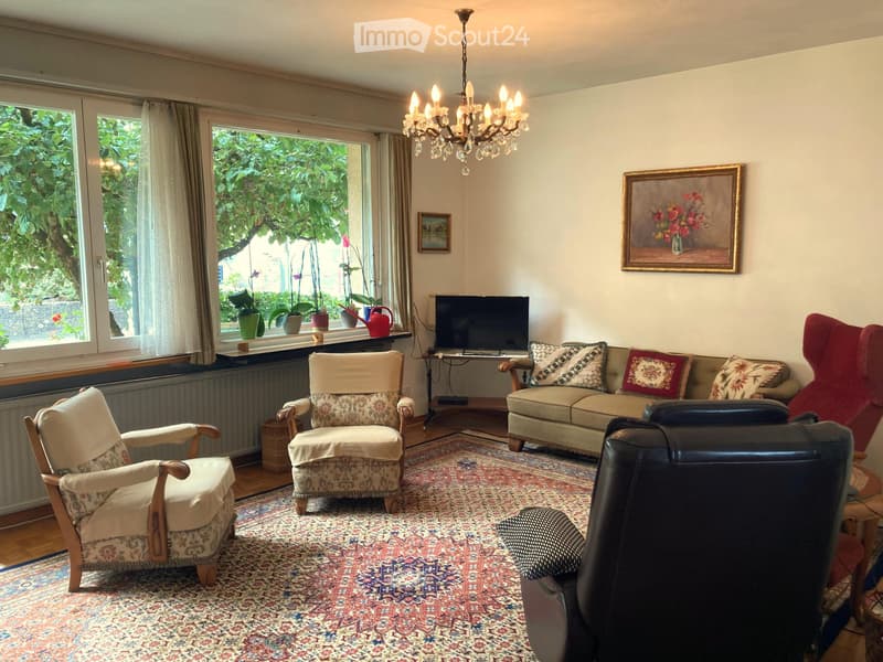 Charmantes 6.5-Zimmer-Einfamilienhaus mit Garten (4)