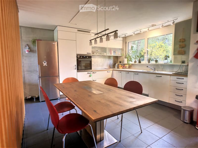 Ein möbliertes Zimmer in einem Architektenhaus (2)