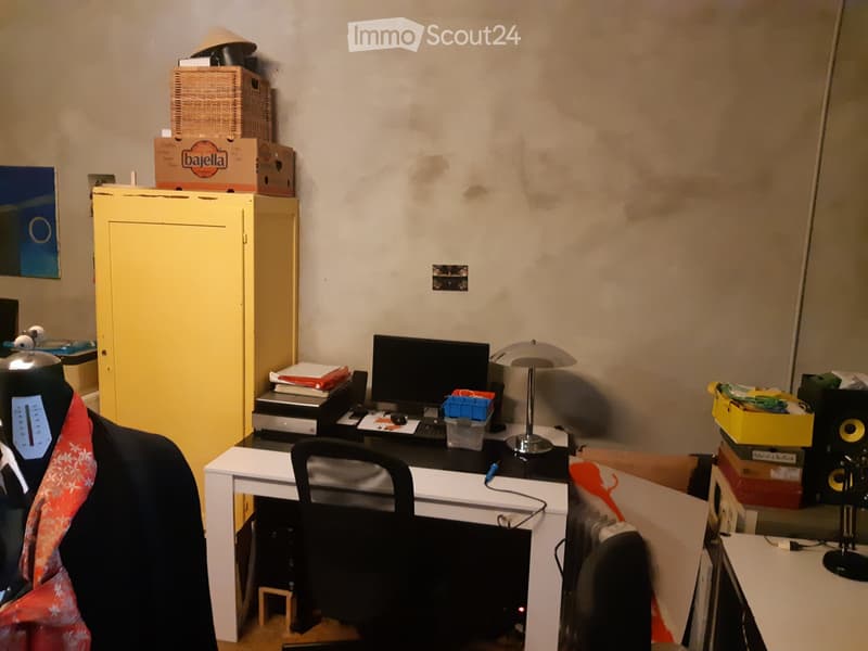 Posto di laboratorio in grande spazio condiviso con 4 persone (1)