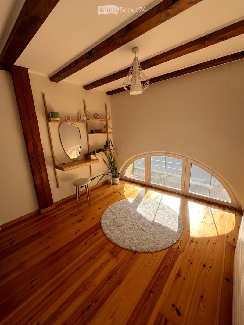Villa 5,5 locali a Juriens, disponibile dal 15 luglio (2)