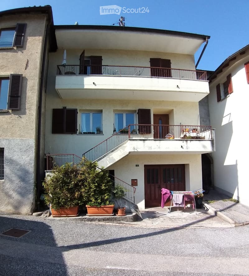 Maisonnette dans le noyau très ensoleillée (2)