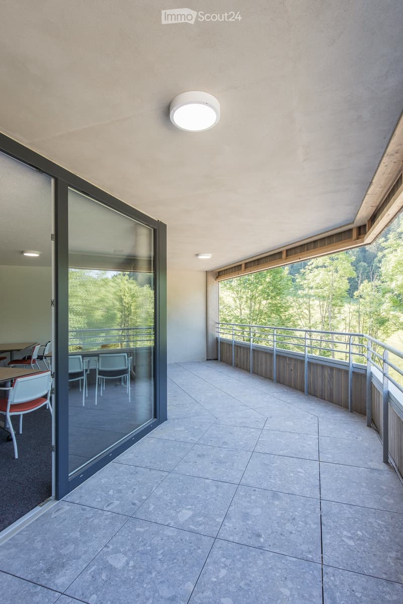 Appartamento moderno di 2 locali con balcone e vista sulla foresta (3)
