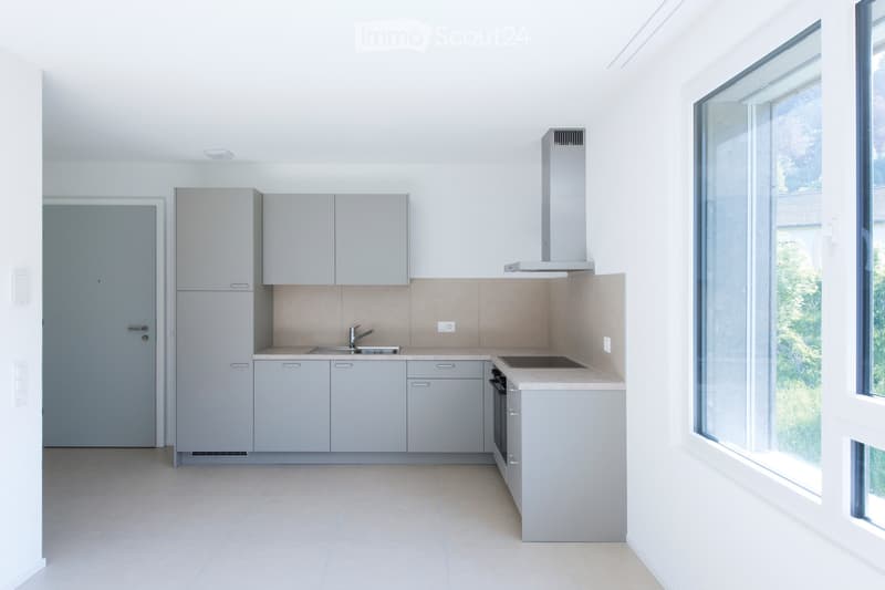 Appartamento moderno di 2 locali con balcone e vista sulla foresta (1)
