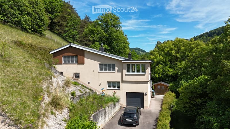 Casa in vendita di 6.5 locali nel villaggio di Soyhières (1)