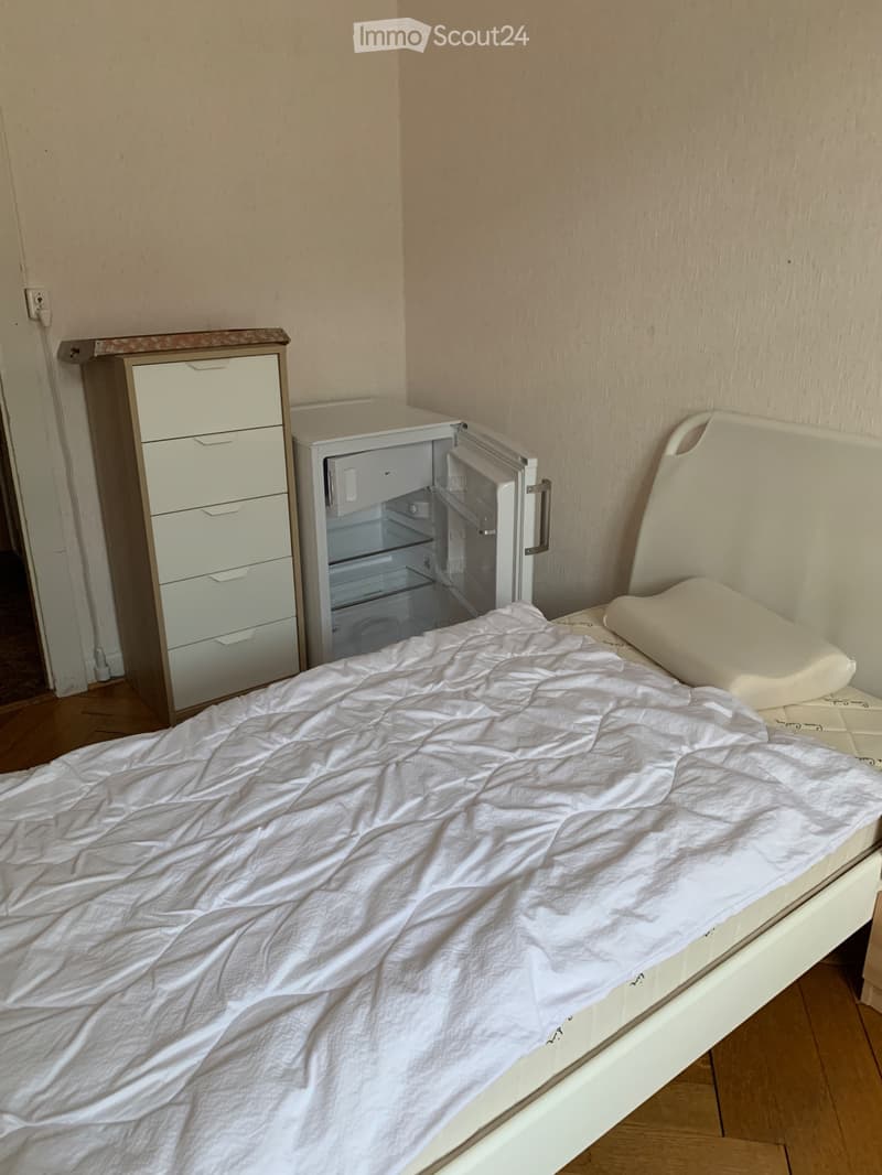 Chambre meublée à louer à étudiant/e UNIQUEMENT (3)