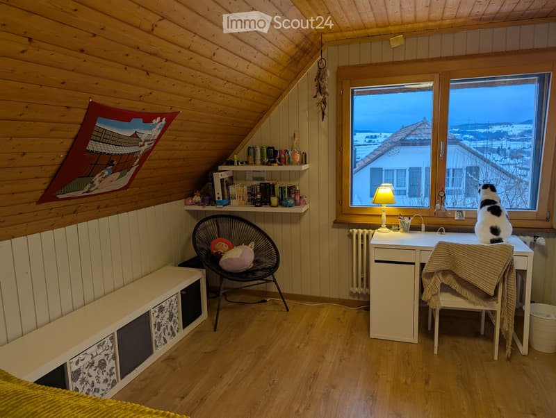 Casa di villaggio con 3 camere, 1 ufficio, grande esterno (4)